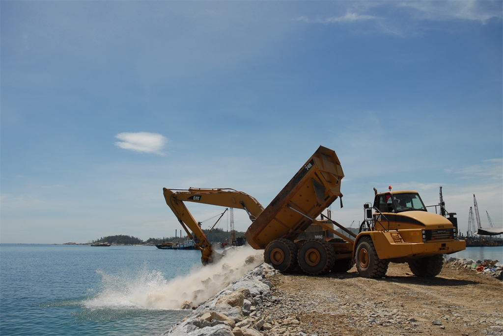 Xây dựng, thử nghiệm vận hành và nghiệm thu NMLD Dung Quất