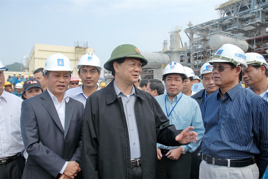 Xây dựng, thử nghiệm vận hành và nghiệm thu NMLD Dung Quất