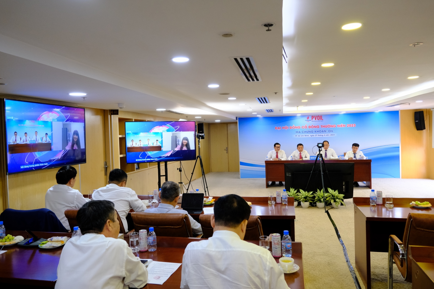 Cổ đông tham gia Đại hội theo hình thức trực tuyến Cổ đông tham gia Đại hội theo hình thức trực tuyến