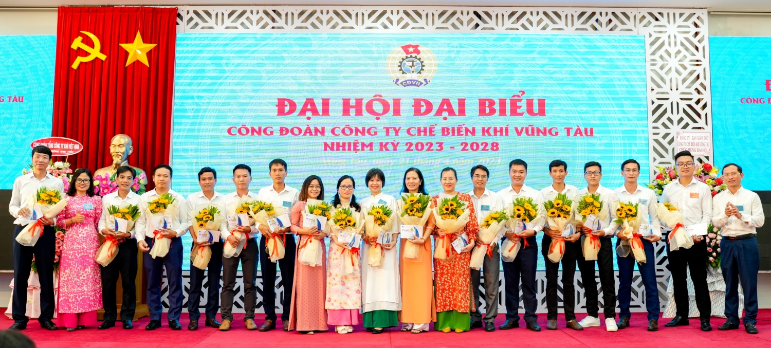 Công đoàn PV GAS luôn thực hiện khen thưởng, tôn vinh NLĐ như một hình thức động viên phong trào thi đua Công đoàn PV GAS luôn thực hiện khen thưởng, tôn vinh NLĐ như một hình thức động viên phong trào thi đua