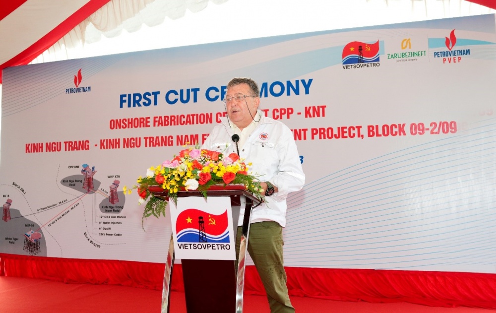 Đại diện Zarubezneft, Ông Azovsev Sergey Alegovich – Phó ban Quản lý các Dự án Nga-Việt vui mừng gửi lời chúc mừng Lễ khởi công Đại diện Zarubezneft, Ông Azovsev Sergey Alegovich – Phó ban Quản lý các Dự án Nga-Việt vui mừng gửi lời chúc mừng Lễ khởi công