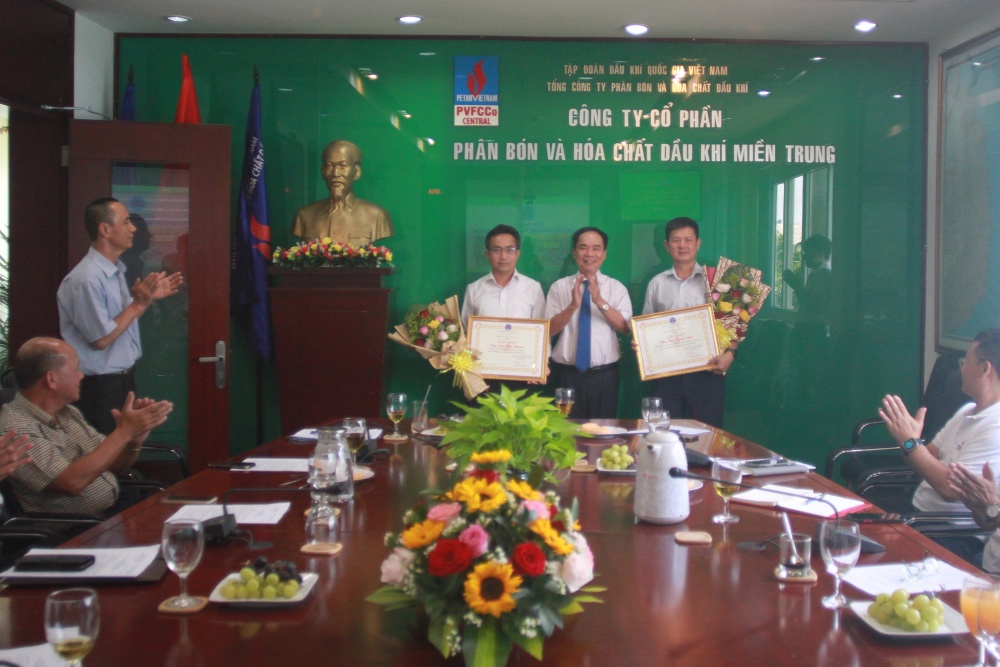 Chủ tịch Hội Dầu khí Việt Nam làm việc với Hội Dầu khí Nam Trung Bộ - Tây Nguyên Chủ tịch Hội Dầu khí Việt Nam làm việc với Hội Dầu khí Nam Trung Bộ - Tây Nguyên
