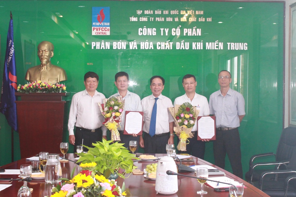Chủ tịch Hội Dầu khí Việt Nam làm việc với Hội Dầu khí Nam Trung Bộ - Tây Nguyên Chủ tịch Hội Dầu khí Việt Nam làm việc với Hội Dầu khí Nam Trung Bộ - Tây Nguyên
