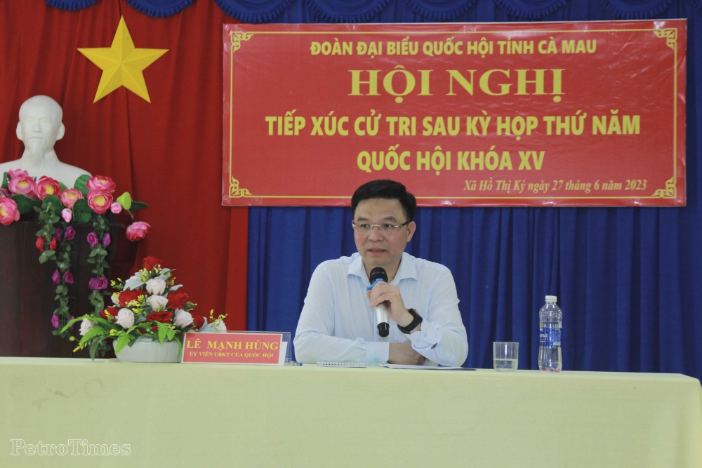 Tổng Giám đốc Petrovietnam Lê Mạnh Hùng tiếp xúc cử tri xã Hồ Thị Kỷ (Cà Mau) sau kỳ họp thứ 5, Quốc hội khoá XV. Đồng chí Lê Mạnh Hùng tiếp xúc cử tri xã Hồ Thị Kỷ (Cà Mau) sau Kỳ họp thứ 5, Quốc hội khoá XV