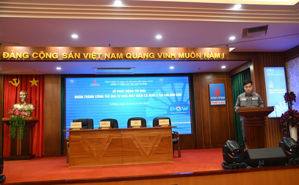 Thay mặt CBNLĐ của các Nhà thầu và các đối tác, Kỹ sư Phan Huỳnh Phú Quốc hưởng ứng phong trào thi đua tại Lễ phát động. Thay mặt CBNLĐ của các Nhà thầu và các đối tác, Kỹ sư Phan Huỳnh Phú Quốc hưởng ứng phong trào thi đua tại Lễ phát động.