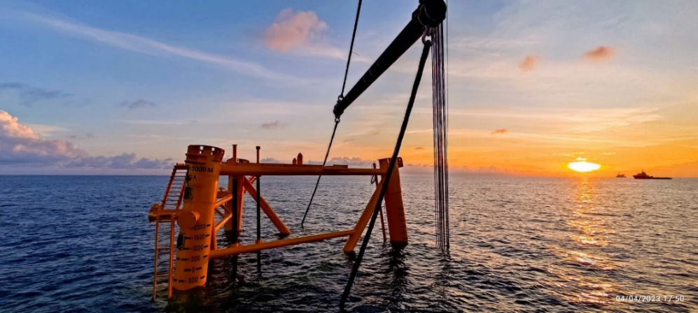 Vietsovpetro đón dòng dầu thương mại đầu tiên từ giàn RC-8 mỏ Rồng Vietsovpetro đón dòng dầu thương mại đầu tiên từ giàn RC-8 mỏ Rồng