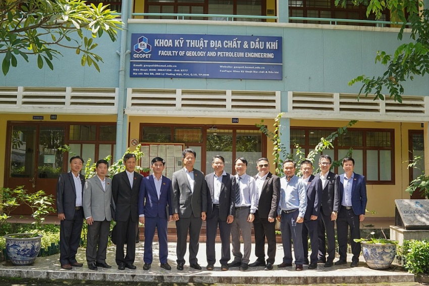 Vietsovpetro tăng cường mối quan hệ hợp tác với Trường Đại học Bách Khoa Vietsovpetro tăng cường mối quan hệ hợp tác với Trường Đại học Bách Khoa TP HCM