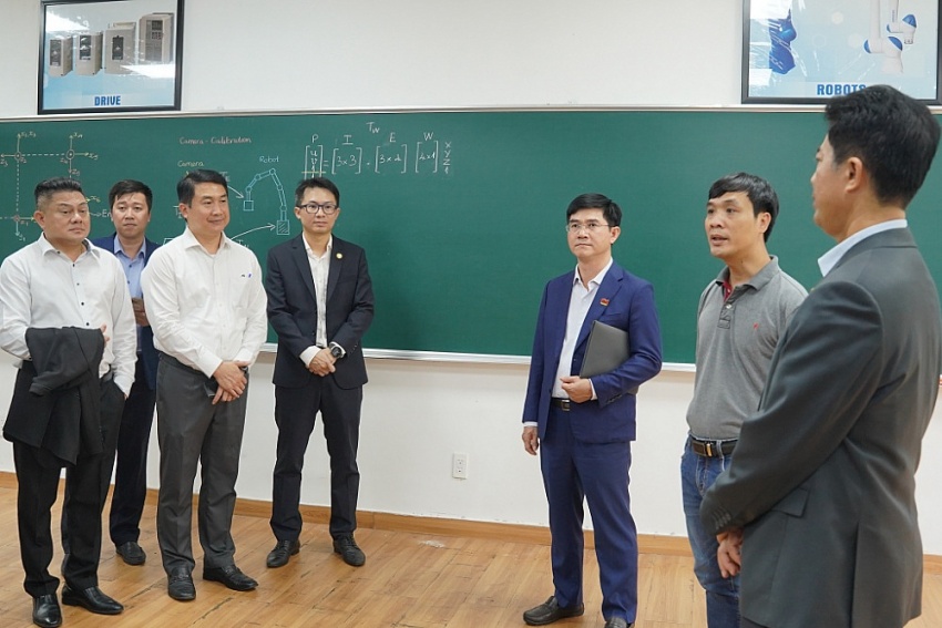 Vietsovpetro tăng cường mối quan hệ hợp tác với Trường Đại học Bách Khoa TP HCM Vietsovpetro tăng cường mối quan hệ hợp tác với Trường Đại học Bách Khoa TP HCM