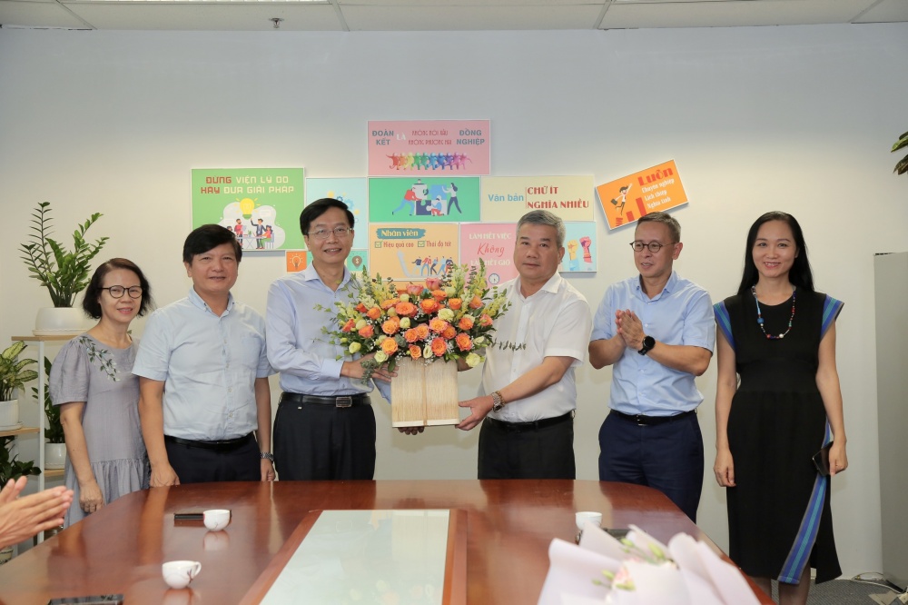 Lãnh đạo Petrovietnam chúc mừng Ban Tuyên giáo Đảng ủy Tập đoàn nhân kỷ niệm 93 năm Ngày truyền thống ngành Tuyên giáo của Đảng Lãnh đạo Petrovietnam chúc mừng Ban Tuyên giáo Đảng ủy Tập đoàn nhân kỷ niệm 93 năm Ngày truyền thống ngành Tuyên giáo của Đảng