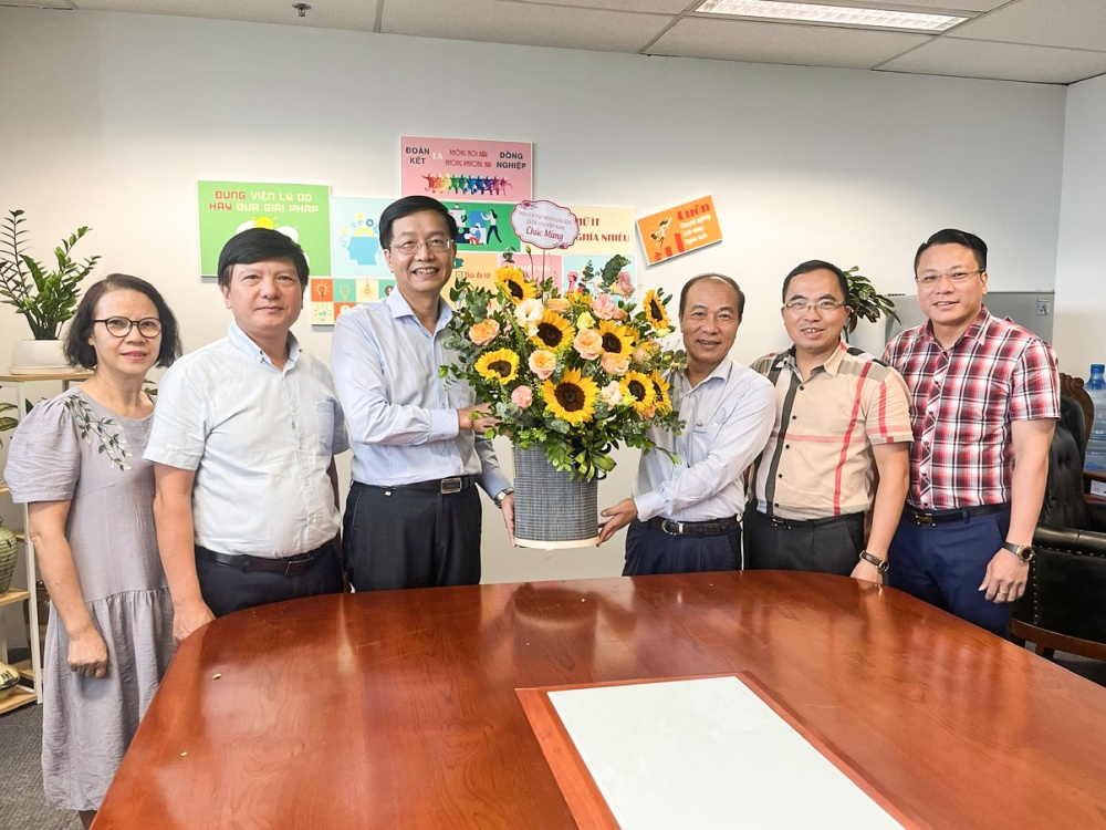 Lãnh đạo Petrovietnam chúc mừng Ban Tuyên giáo Đảng ủy Tập đoàn nhân kỷ niệm 93 năm Ngày truyền thống ngành Tuyên giáo của Đảng Lãnh đạo Petrovietnam chúc mừng Ban Tuyên giáo Đảng ủy Tập đoàn nhân kỷ niệm 93 năm Ngày truyền thống ngành Tuyên giáo của Đảng