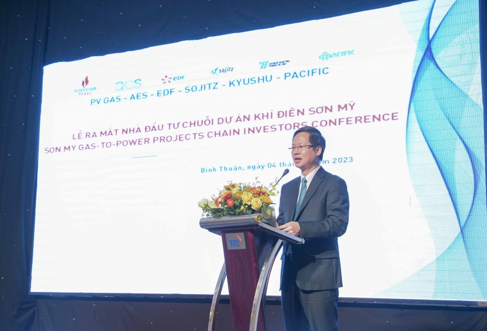 Ông Đoàn Anh Dũng đại diện Lãnh đạo tỉnh Bình Thuận phát biểu Ông Đoàn Anh Dũng đại diện Lãnh đạo tỉnh Bình Thuận phát biểu