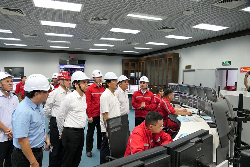 Lãnh đạo Hội DKVN trao quyết định thành lập Hội Dầu khí Bắc Trung Bộ Lãnh đạo Hội DKVN trao quyết định thành lập Hội Dầu khí Bắc Trung Bộ