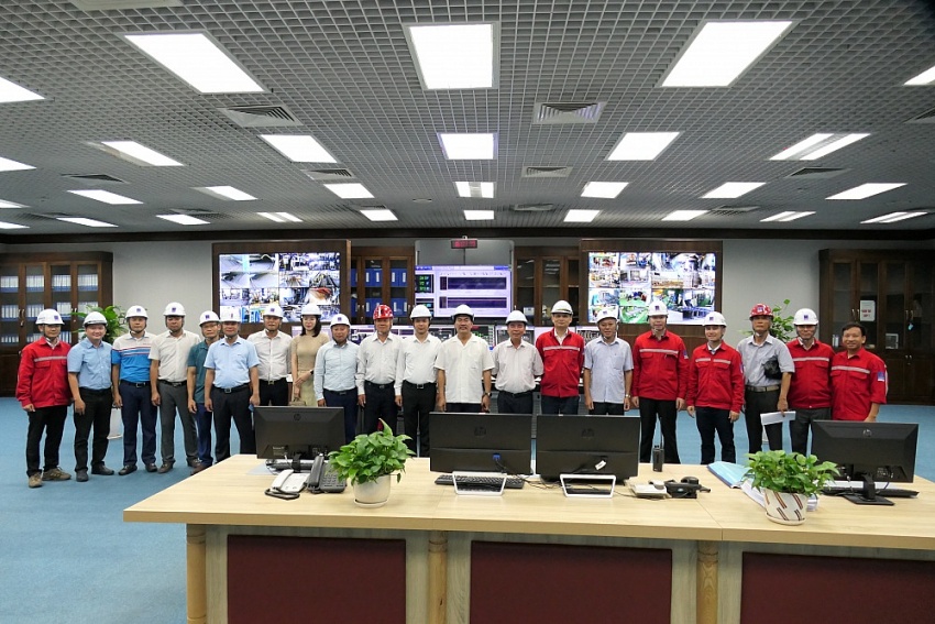 Lãnh đạo Hội DKVN trao quyết định thành lập Hội Dầu khí Bắc Trung Bộ Lãnh đạo Hội DKVN trao quyết định thành lập Hội Dầu khí Bắc Trung Bộ
