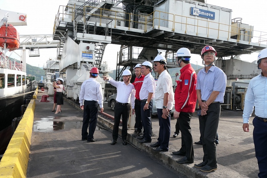 Lãnh đạo Hội DKVN trao quyết định thành lập Hội Dầu khí Bắc Trung Bộ Lãnh đạo Hội DKVN trao quyết định thành lập Hội Dầu khí Bắc Trung Bộ
