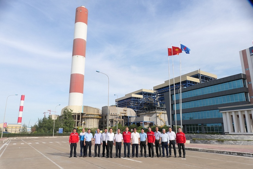 Lãnh đạo Hội DKVN trao quyết định thành lập Hội Dầu khí Bắc Trung Bộ Lãnh đạo Hội DKVN trao quyết định thành lập Hội Dầu khí Bắc Trung Bộ