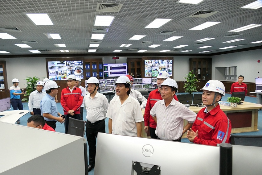 Lãnh đạo Hội DKVN trao quyết định thành lập Hội Dầu khí Bắc Trung Bộ Lãnh đạo Hội DKVN trao quyết định thành lập Hội Dầu khí Bắc Trung Bộ