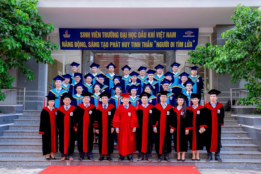 Trường Đại học Dầu khí Việt Nam tổ chức Lễ tốt nghiệp năm 2023 và khai giảng năm học mới 2023-2024 Trường Đại học Dầu khí Việt Nam tổ chức Lễ tốt nghiệp năm 2023 và khai giảng năm học mới 2023 2024