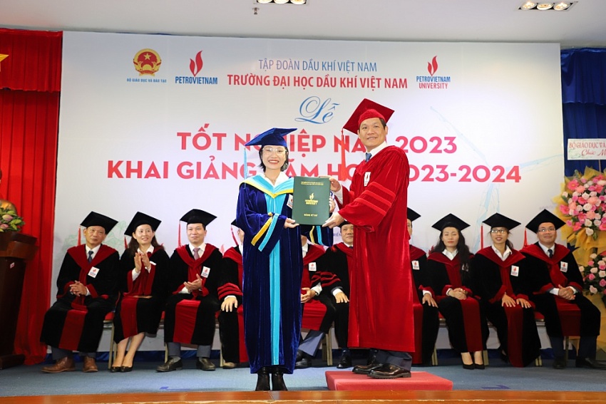 Trường Đại học Dầu khí Việt Nam tổ chức Lễ tốt nghiệp năm 2023 và khai giảng năm học mới 2023-2024 Trường Đại học Dầu khí Việt Nam tổ chức Lễ tốt nghiệp năm 2023 và khai giảng năm học mới 2023 2024