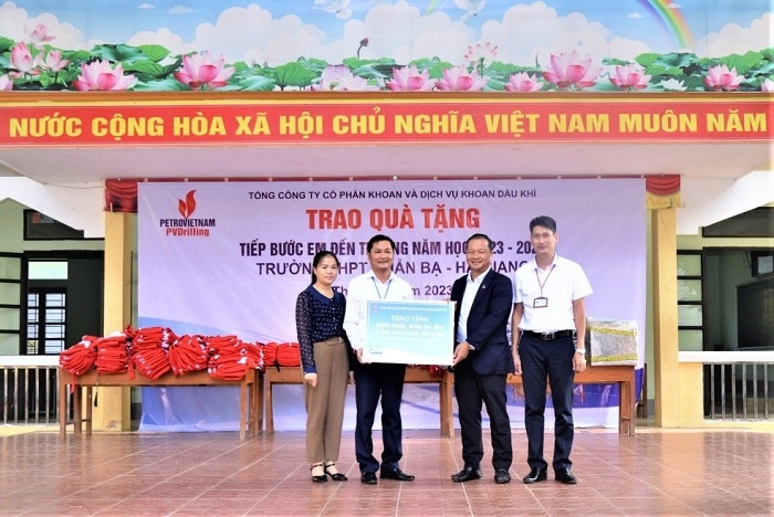 PV Drilling thực hiện an sinh xã hội tại Sơn La, Hà Giang và Cần Thơ PV Drilling thực hiện an sinh xã hội tại Sơn La, Hà Giang và Cần Thơ