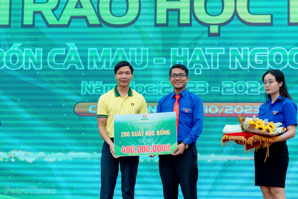 Phân bón Cà Mau: 12 năm hết lòng với giáo dục tỉnh Cà Mau Phân bón Cà Mau: 12 năm hết lòng với giáo dục tỉnh Cà Mau