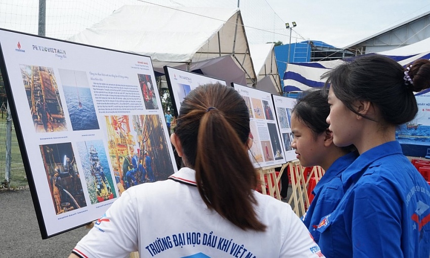 Sôi nổi Ngày hội Văn hóa Học sinh – Sinh viên năm 2023 và Triển lãm ảnh “Petrovietnam trong tôi” Sôi nổi Ngày hội Văn hóa Học sinh – Sinh viên năm 2023 và triển lãm ảnh “Petrovietnam trong tôi”