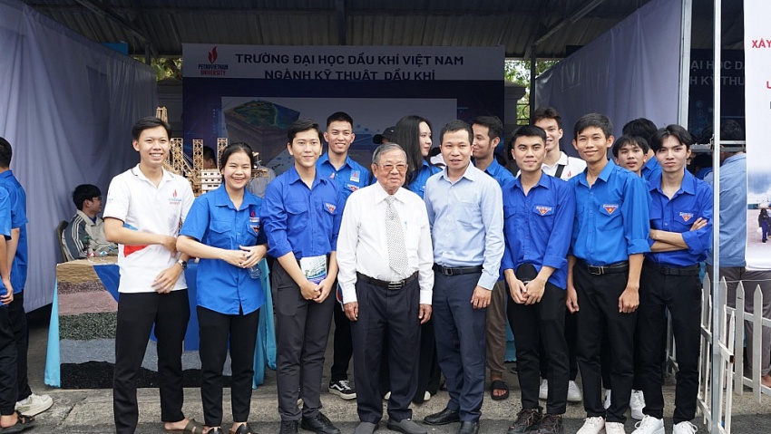 Sôi nổi Ngày hội Văn hóa Học sinh – Sinh viên năm 2023 và Triển lãm ảnh “Petrovietnam trong tôi” Sôi nổi Ngày hội Văn hóa Học sinh – Sinh viên năm 2023 và triển lãm ảnh “Petrovietnam trong tôi”