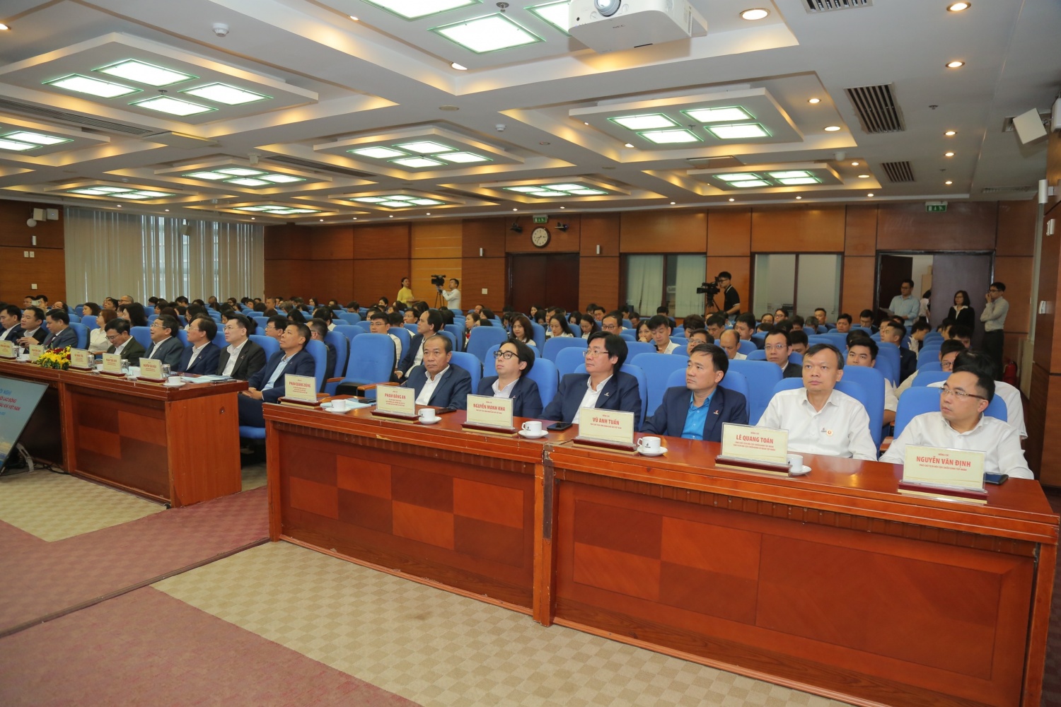 Hội nghị đại biểu người lao động Cơ quan Tập đoàn Dầu khí Việt Nam năm 2024: Tăng cường và bổ sung các động lực phát triển Hội nghị Đại biểu người lao động Cơ quan Tập đoàn Dầu khí Việt Nam năm 2024: Tăng cường các động lực tăng trưởng