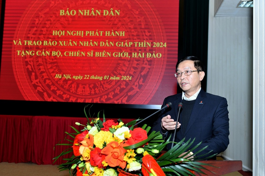 Petrovietnam đồng hành cùng Báo Nhân Dân trao tặng báo Xuân đến cán bộ, chiến sĩ biên giới, hải đảo Petrovietnam đồng hành cùng Báo Nhân Dân trao tặng báo Xuân đến cán bộ, chiến sĩ biên giới, hải đảo