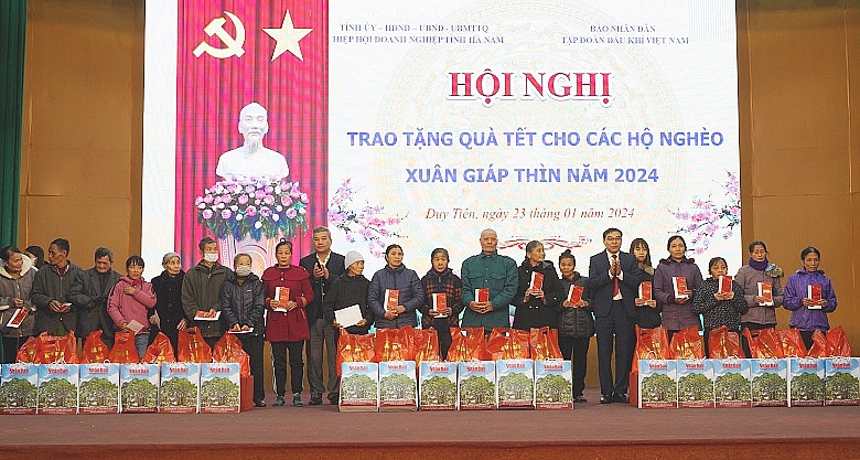 Petrovietnam trao hỗ trợ xây nhà đại đoàn kết tại tỉnh Hà Nam Petrovietnam trao hỗ trợ xây nhà đại đoàn kết tại tỉnh Hà Nam