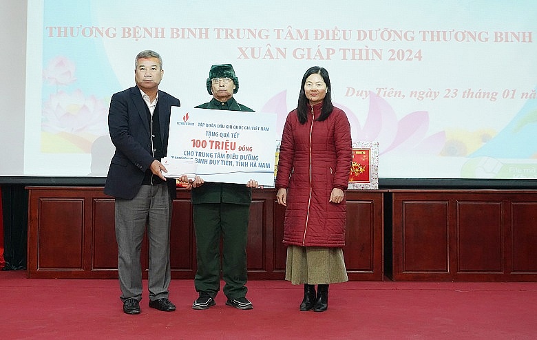 Petrovietnam trao hỗ trợ xây nhà đại đoàn kết tại tỉnh Hà Nam Petrovietnam trao hỗ trợ xây nhà đại đoàn kết tại tỉnh Hà Nam