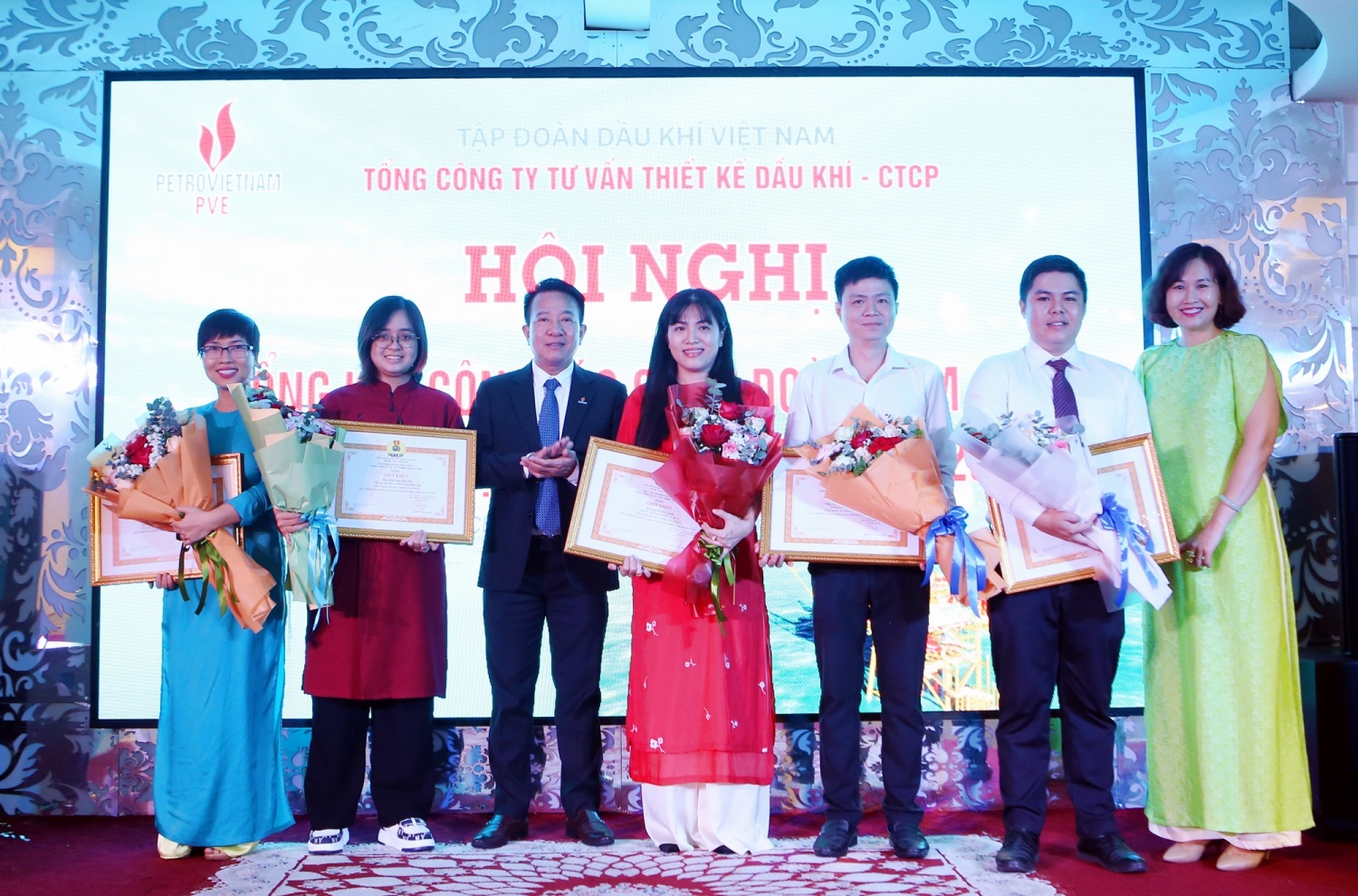 PVE một năm nỗ lực vượt khó PVE một năm nỗ lực vượt khó