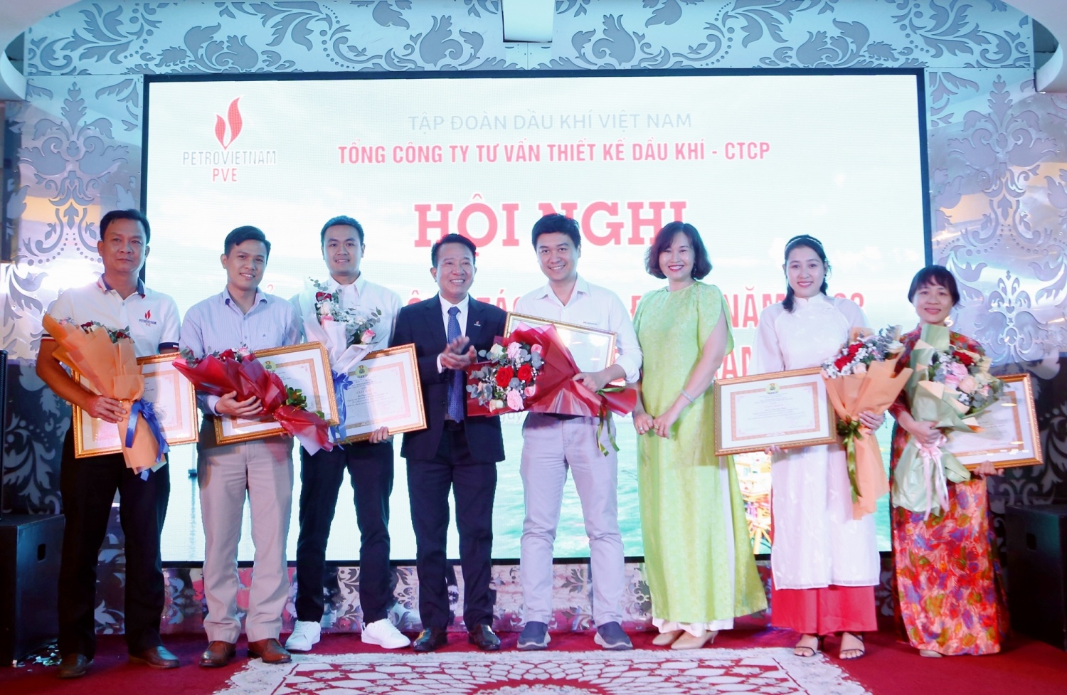 PVE một năm nỗ lực vượt khó PVE một năm nỗ lực vượt khó