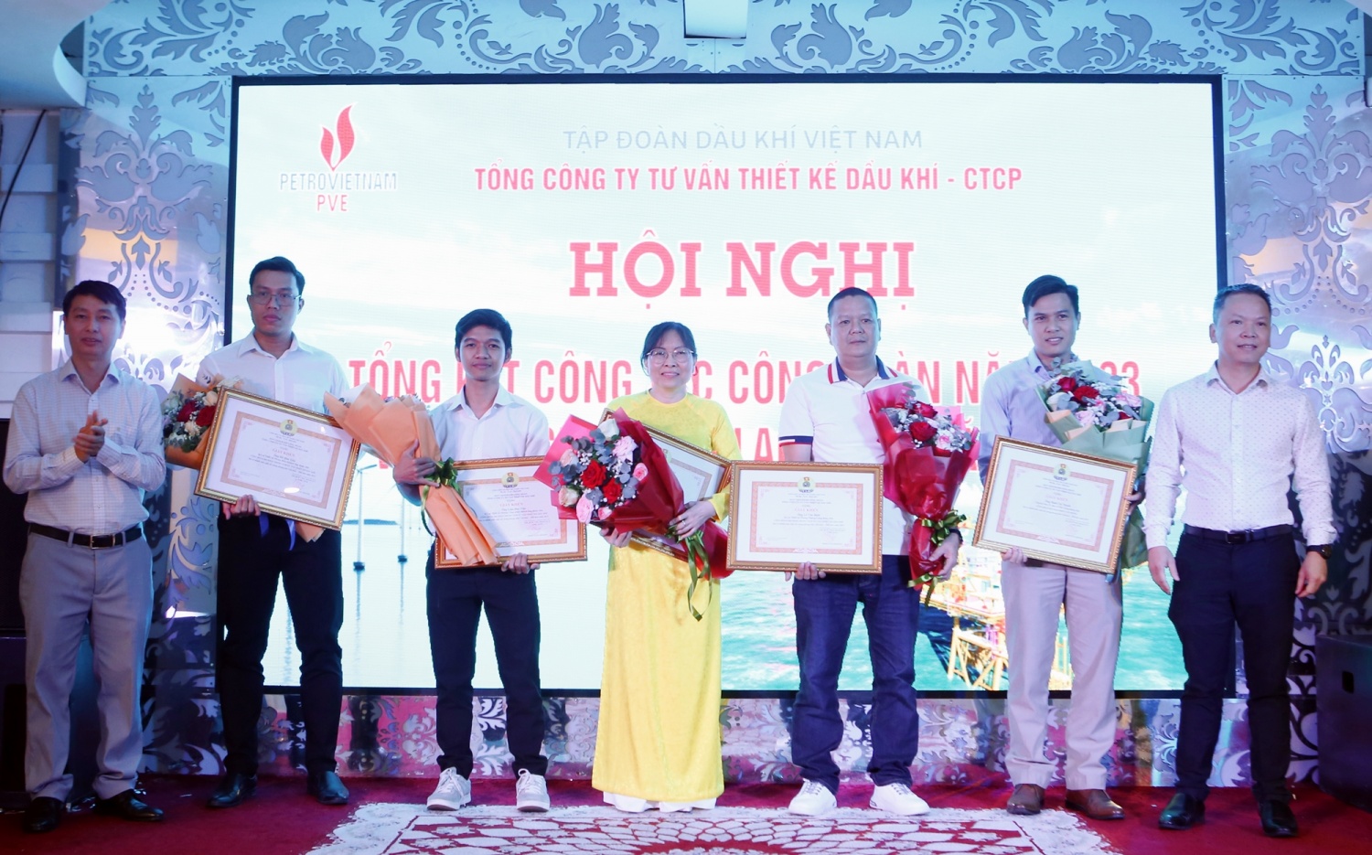 PVE một năm nỗ lực vượt khó PVE một năm nỗ lực vượt khó