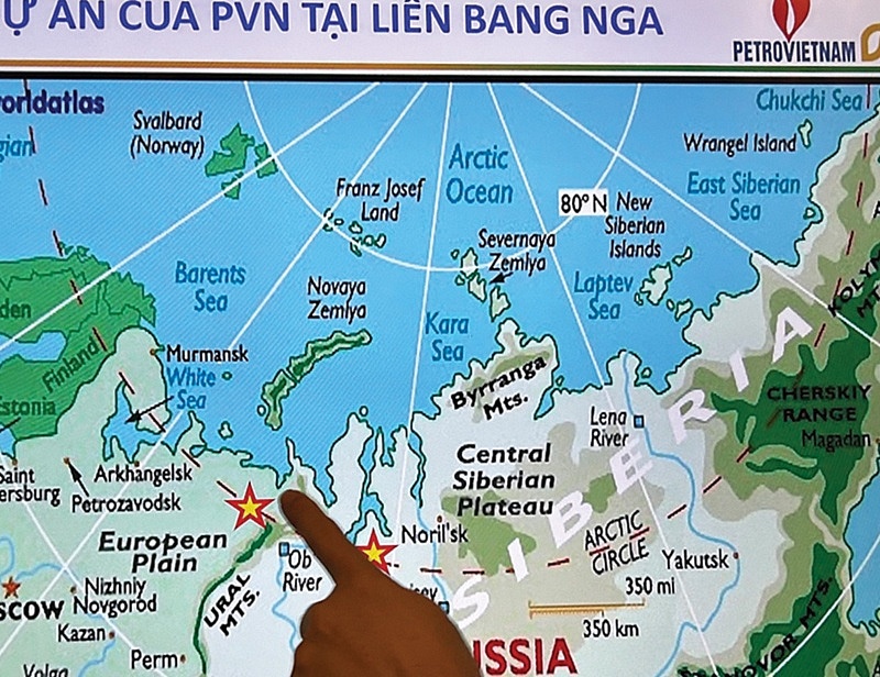 Cờ ta bay giữa Cực Bắc địa cầu Cờ ta bay giữa Cực Bắc địa cầu