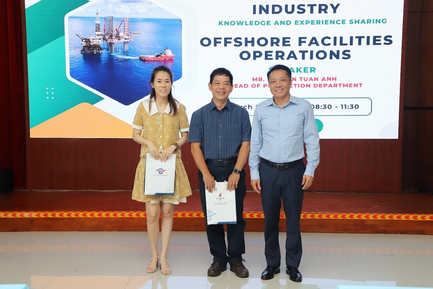 PVU tổ chức nói chuyện chuyên đề về “Những thử thách và giải pháp về an toàn và quy trình sản xuất”