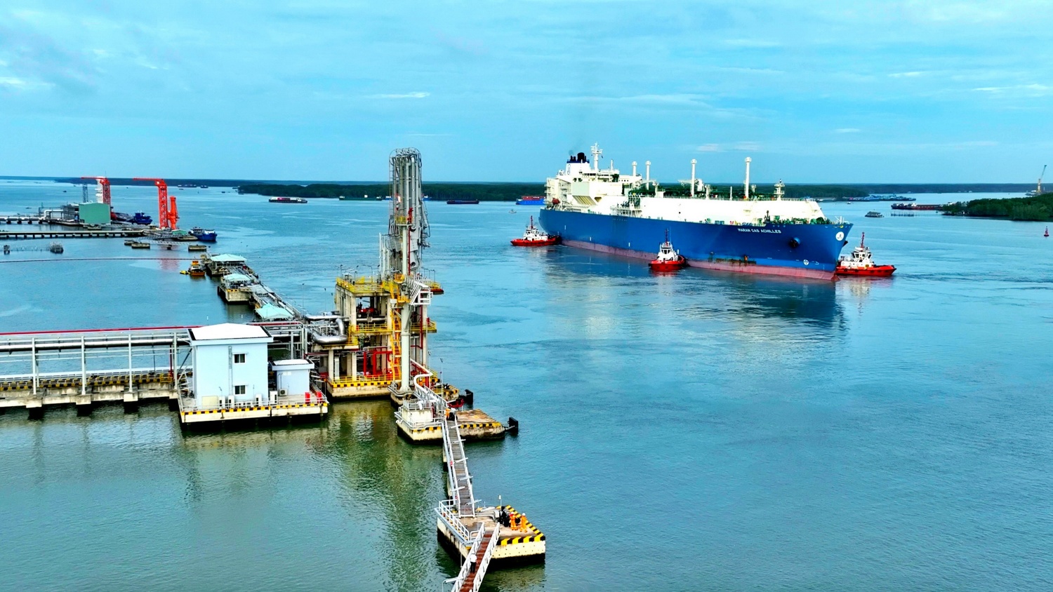 Tàu chở LNG cập cảng tại Bà Rịa – Vũng Tàu Tàu chở LNG cập cảng tại Bà Rịa – Vũng Tàu