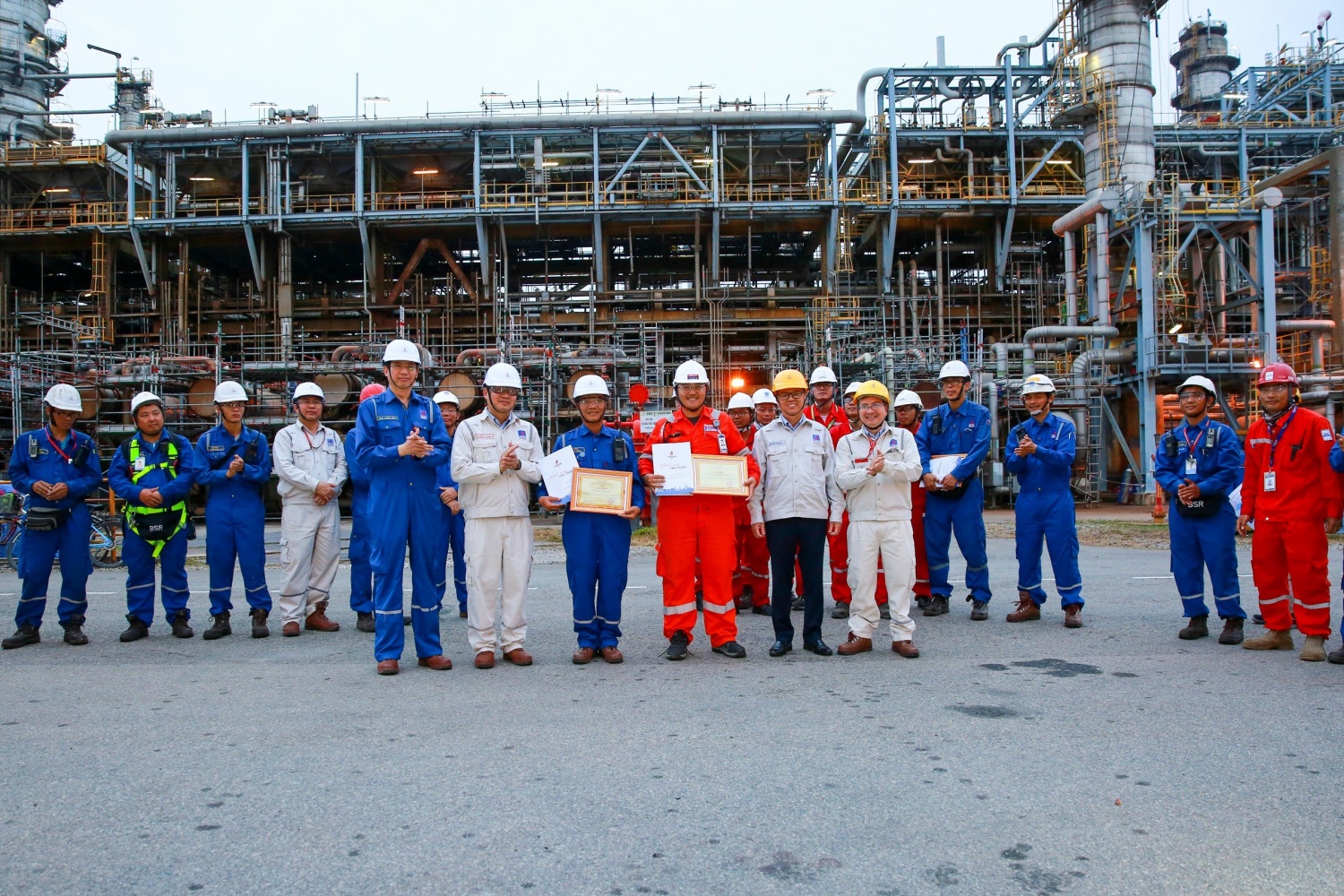 BSR khen thưởng cho các đơn vị vượt tiến độ trong BDTT lần thứ 5 BSR khen thưởng cho các đơn vị vượt tiến độ trong BDTT lần thứ 5