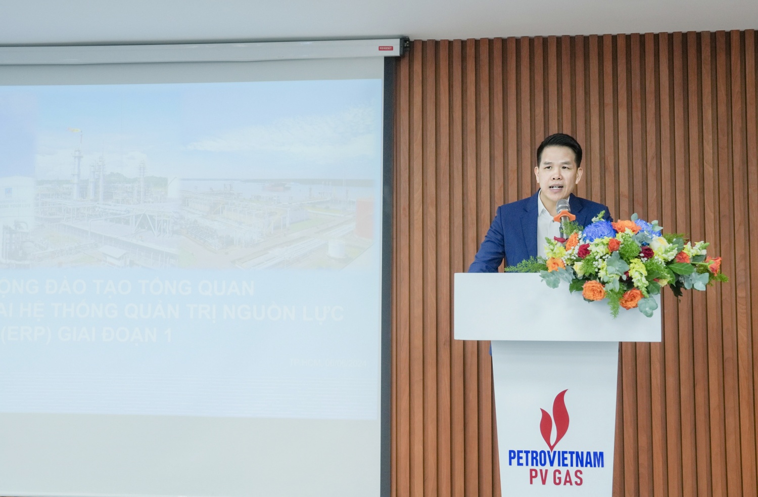 Tổng Giám đốc PV GAS Phạm Văn Phong phát biểu tại khóa đào tạo Tổng Giám đốc PV GAS Phạm Văn Phong phát biểu tại khóa đào tạo