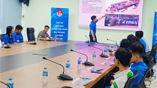 Đoàn Thanh niên NMNĐ Sông Hậu 1 tư vấn hướng nghiệp cho đoàn viên, học sinh thị trấn Mái Dầm