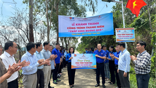Ban Quản lý Dự án điện và PV Power NT khánh thành và bàn giao Công trình thanh niên “Tháp sáng đường quê”