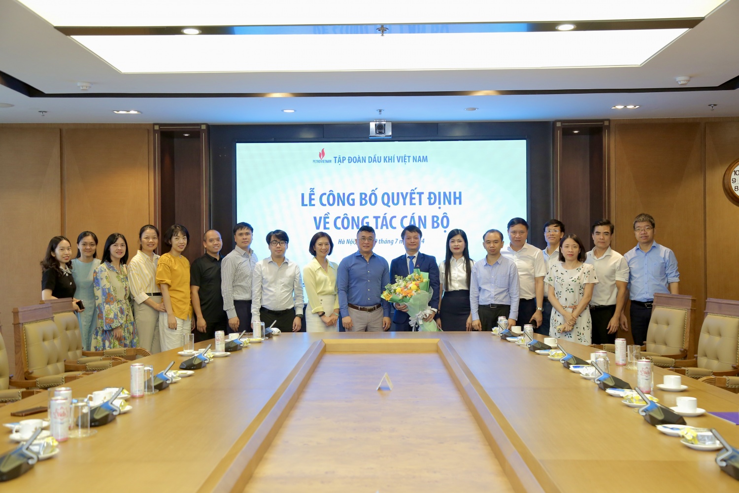 Trao quyết định Phó Trưởng ban Thương mai Dịch vụ Tập đoàn Trao quyết định bổ nhiệm Phó Trưởng Ban Thương mại Dịch vụ Tập đoàn