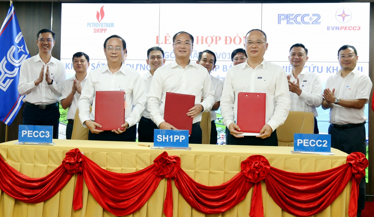 Ban QLDA Sông Hậu 1 và Liên danh PECC2-PECC3 ký kết các hợp đồng Dự án Ô Môn III