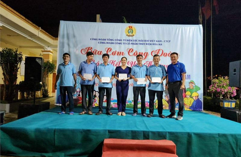 “Bữa cơm Công đoàn” ấm áp tại Nhà máy Thủy điện Hủa Na