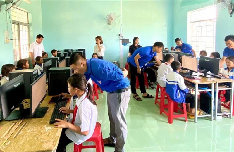 Đoàn Thanh niên PTSC Marine đồng hành tài trợ chương trình “Phòng tin học cho em” tỉnh Gia Lai