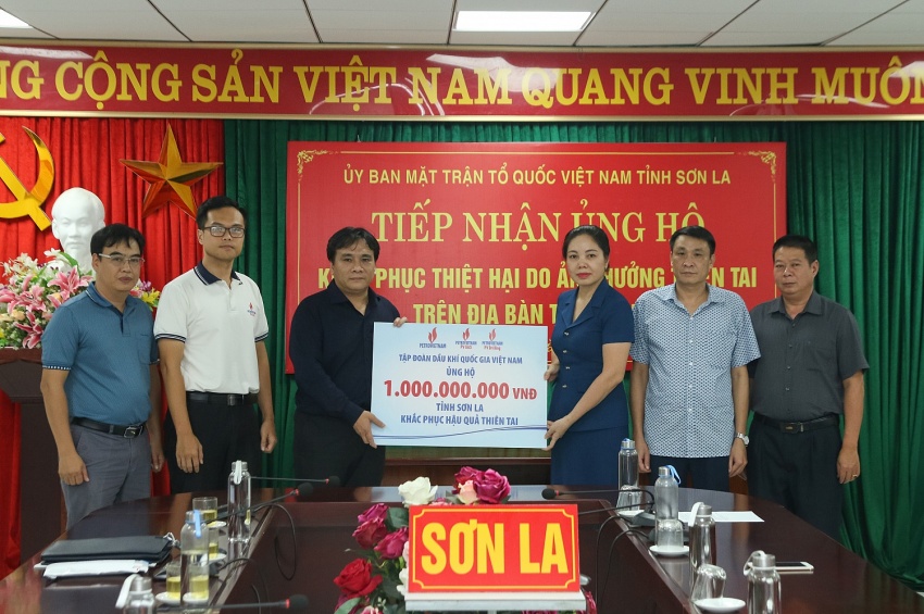 Đồng chí Nguyễn Xuân Cường cùng đoàn công tác trao hỗ trợ cho tỉnh Sơn La Đồng chí Nguyễn Xuân Cường cùng đoàn công tác trao hỗ trợ cho tỉnh Sơn La
