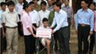 Công đoàn Dầu khí Việt Nam thăm và tặng quà cho em Nguyễn Văn Tiến