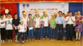 Quỹ “Thắp sáng niềm tin” đã trao 4 tỷ đồng học bổng cho học sinh, sinh viên