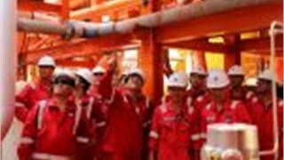 Lãnh đạo Tổng Công ty Thăm dò Khai thác Dầu khí (PVEP) thăm giàn Đại Hùng - 01