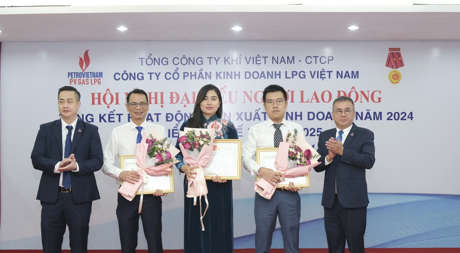 Khen thưởng các điển hình tập thể lao động năm 2024