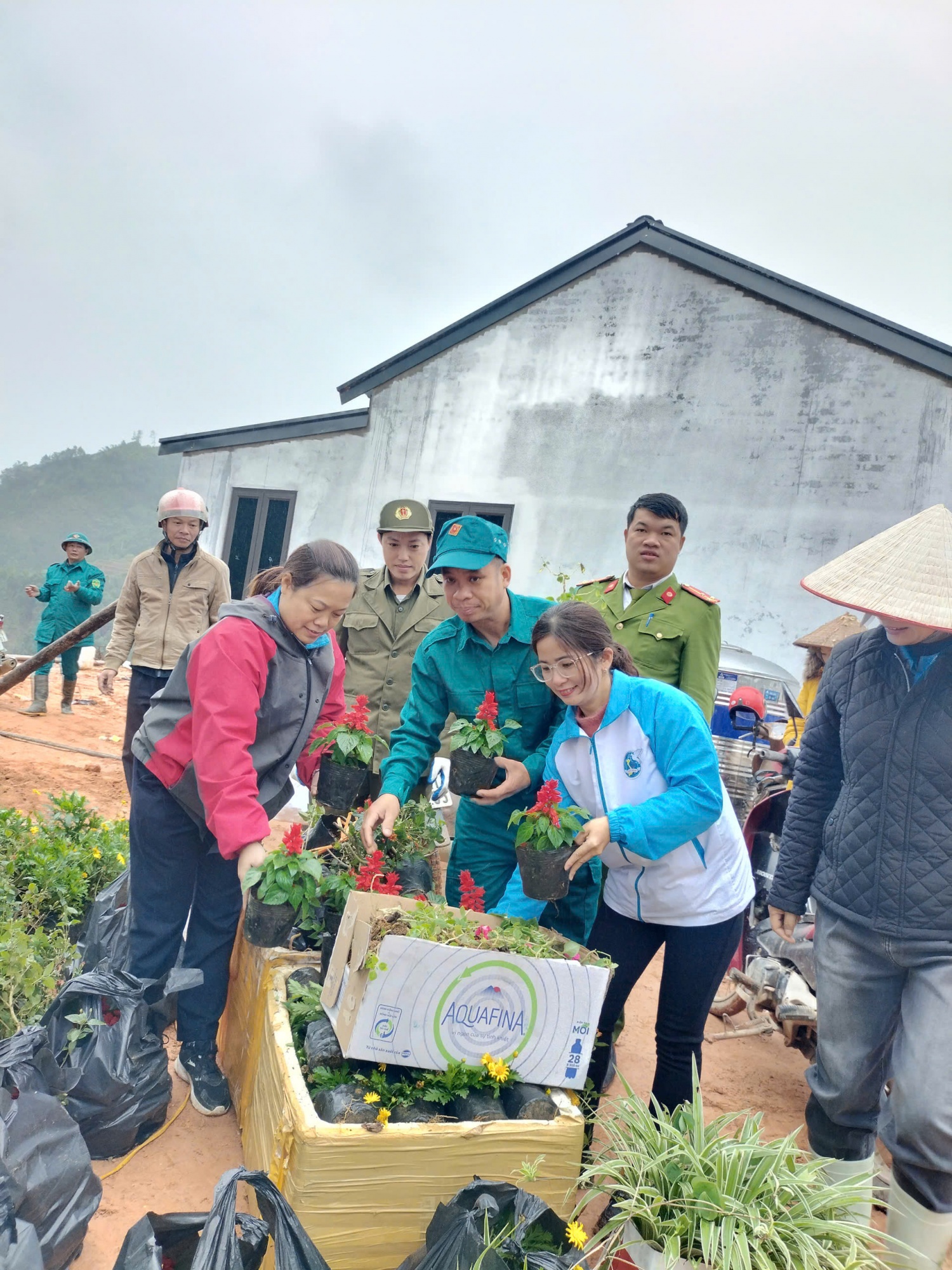 Người dân thôn Kho Vàng chung tay 